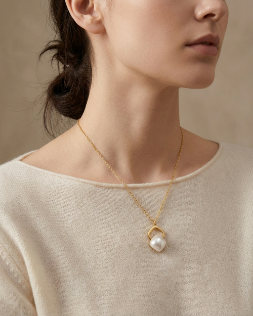 Rhombic-Aperture & Nacreous Necklace