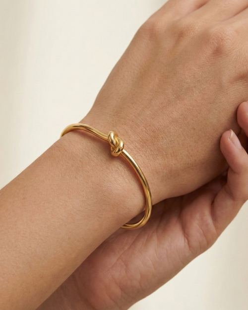 Lustrous Entwined-Loop Kada