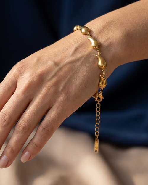 Gilded Lustrous Teardrop Bracelet